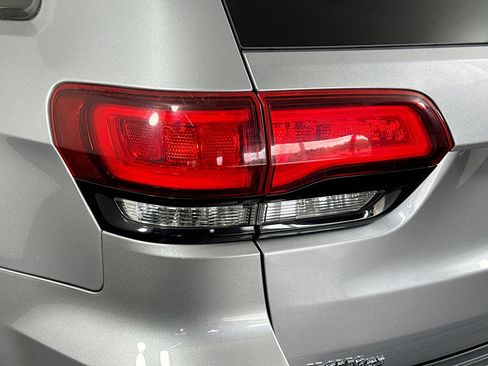 Used 2019 Jeep Grand Cherokee Altitude image 36