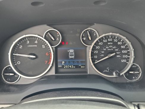 Used 2016 Toyota Tundra SR5 w/ SR5 Upgrade Package RWD image 14