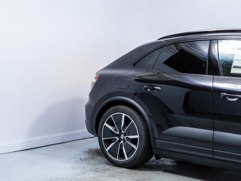 Certified 2025 Porsche Macan 4S Electric image 11
