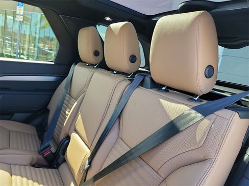 New 2026 Land Rover Discovery Limited Edition image 15