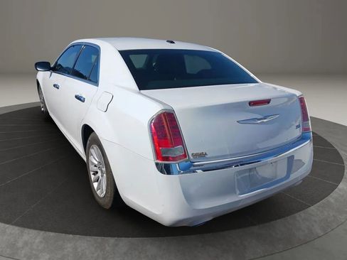 Used 2014 Chrysler 300 image 4