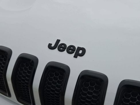 Used 2017 Jeep Cherokee Limited FWD image 11
