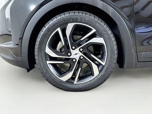 Used 2023 Chevrolet Bolt LT w/ Infotainment Package FWD image 25