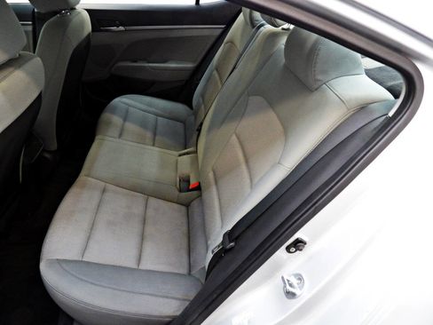 Used 2017 Hyundai Elantra SE image 10
