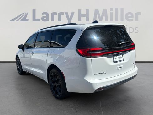 New 2026 Chrysler Pacifica Select w/ S Appearance Package AWD/4WD image 3