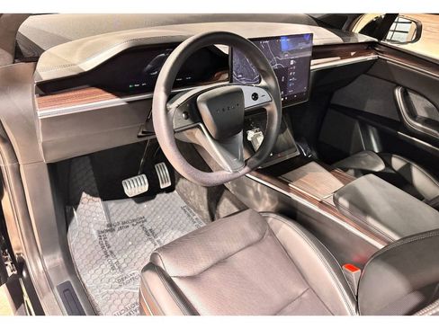 Used 2025 Tesla Model X image 18