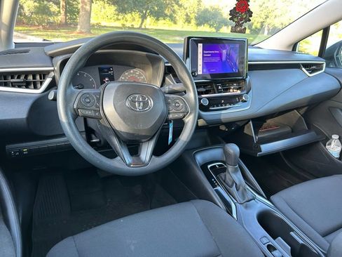 Used 2025 Toyota Corolla LE FWD image 12