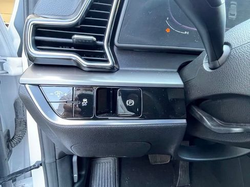 Certified 2023 Kia Sportage EX FWD image 12