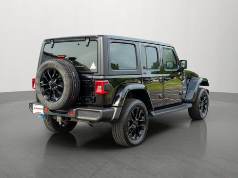 Used 2023 Jeep Wrangler Unlimited Sahara w/ Cold Weather Group AWD/4WD image 7