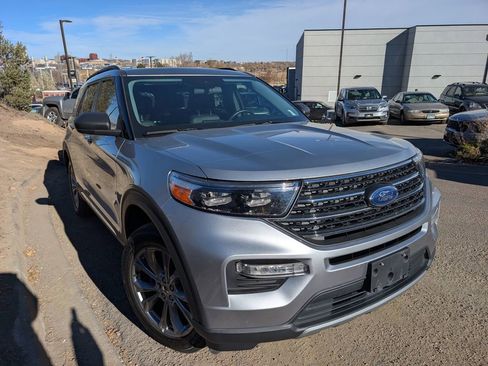 Used 2022 Ford Explorer XLT w/ Equipment Group 202A image 11