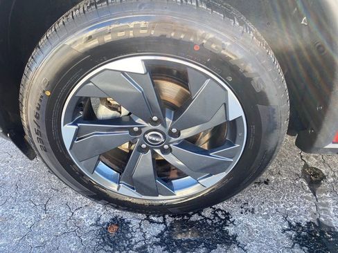 Used 2024 Nissan Rogue SV image 30