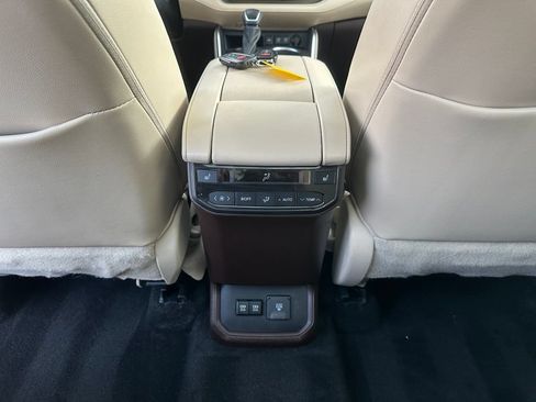 Used 2021 Toyota Highlander Platinum AWD/4WD image 25