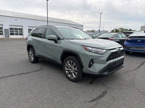Used 2022 Toyota RAV4 XLE Premium AWD/4WD image 7