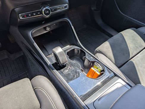 Used 2024 Volvo XC40 Recharge Plus w/ Protection Package Premier AWD/4WD image 22