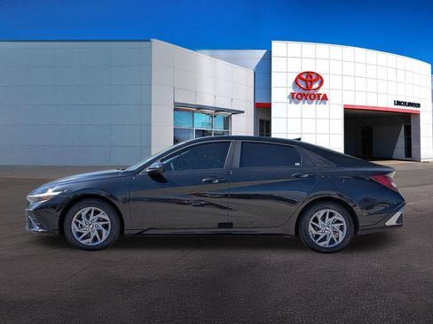 Used 2024 Hyundai Elantra Blue FWD image 13