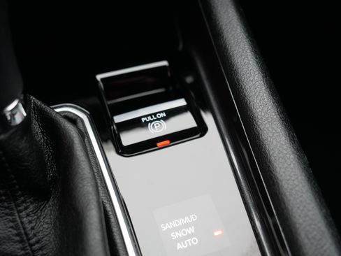 Certified 2024 Jeep Compass Latitude image 32