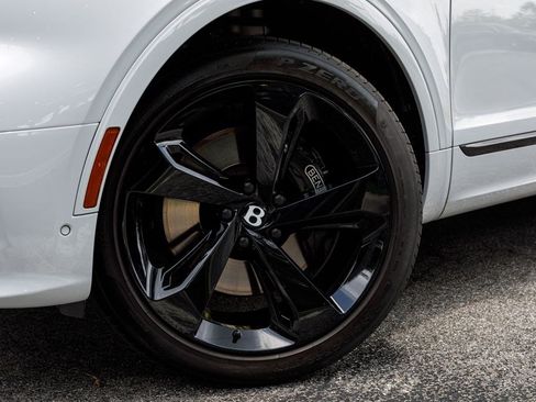 Used 2023 Bentley Bentayga AWD/4WD image 43