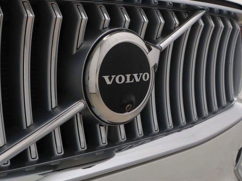 Used 2025 Volvo XC90 T8 Plus w/ Protection Package Premier AWD/4WD image 9