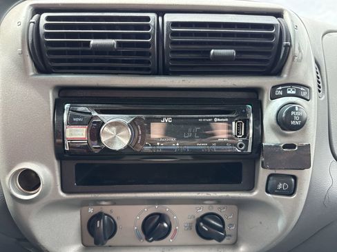 Used 2001 Ford Explorer Sport Trac 2WD image 16