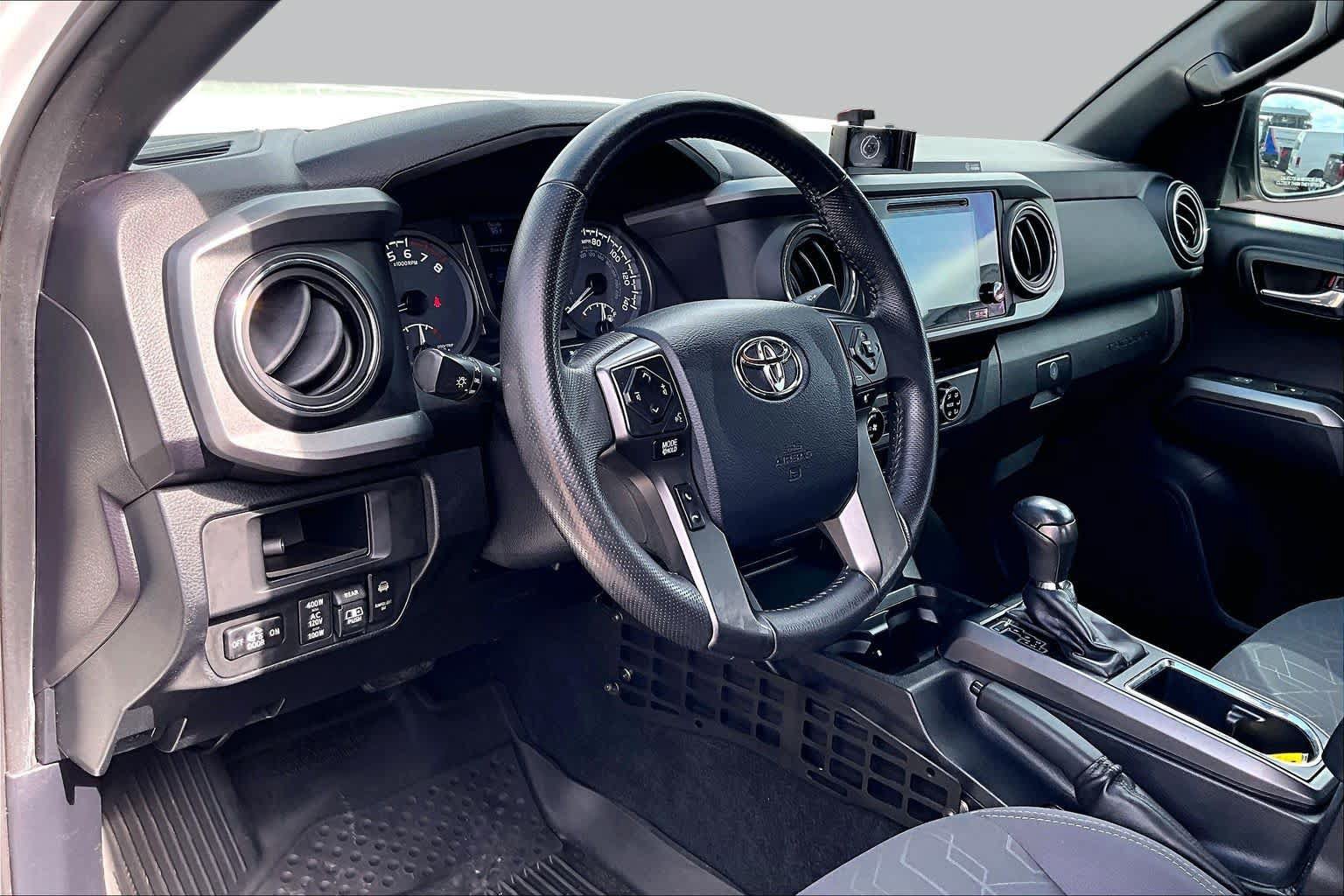 Used 2017 Toyota Tacoma TRD Off-Road w/ Tow Package (A/T) AWD/4WD image 18