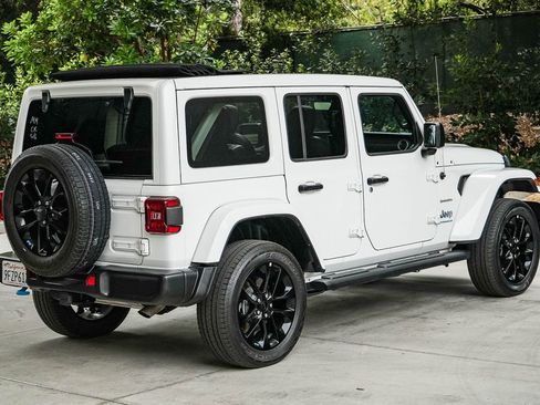Used 2023 Jeep Wrangler Unlimited Sahara AWD/4WD image 6