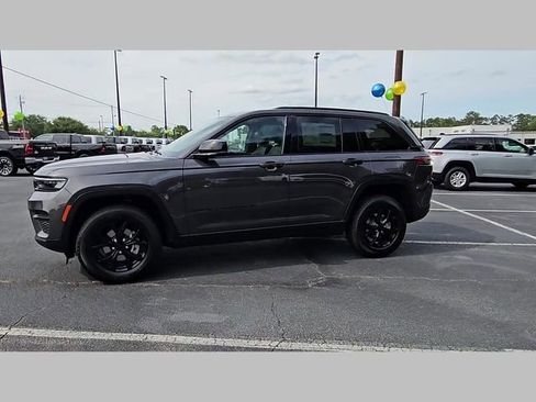 New 2025 Jeep Grand Cherokee Altitude image 25