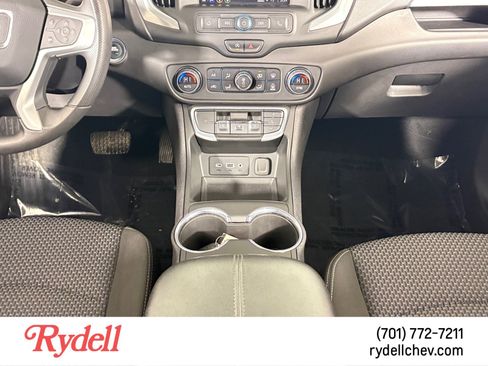 Used 2023 GMC Terrain SLE w/ Driver Convenience Package image 15