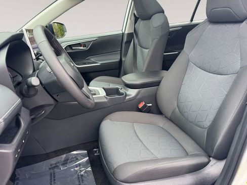 Used 2025 Toyota RAV4 XLE w/ Convenience Package AWD/4WD image 9