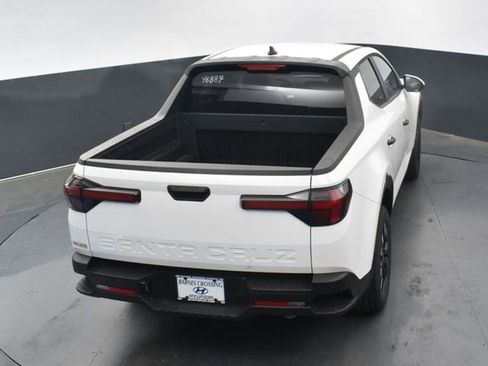 Used 2025 Hyundai Santa Cruz SE image 25