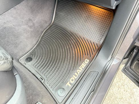 Used 2012 Volkswagen Touareg VR6 image 50