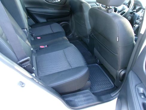 Used 2018 Nissan Rogue SV AWD/4WD image 8