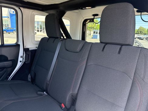 Used 2025 Jeep Wrangler Unlimited Rubicon AWD/4WD image 19