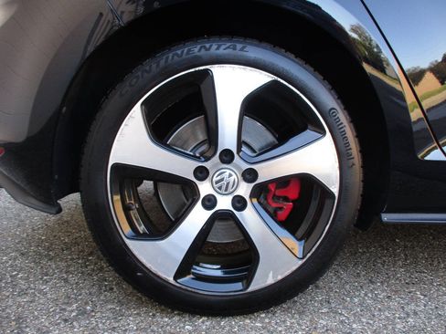 Used 2017 Volkswagen GTI SE FWD image 41
