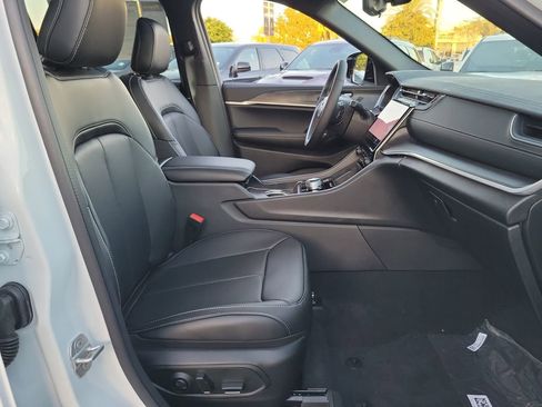 New 2025 Jeep Grand Cherokee L Limited w/ Luxury Tech Group II image 14