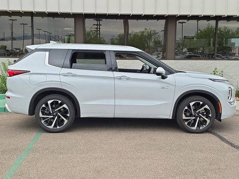 New 2025 Mitsubishi Outlander SEL image 9