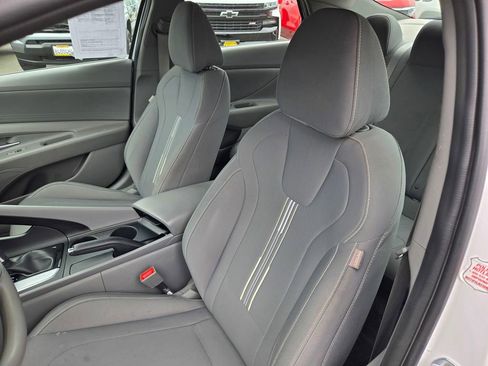 Used 2023 Hyundai Elantra SEL image 12