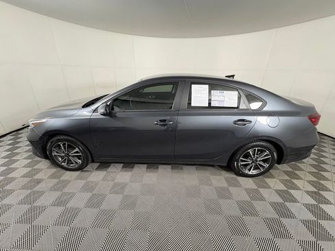 Used 2023 Kia Forte LXS w/ LXS Technology Package image 4