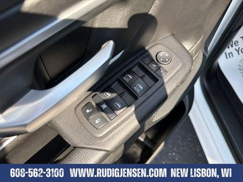Used 2022 RAM 1500 Big Horn AWD/4WD image 11
