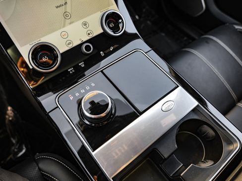 Used 2020 Land Rover Range Rover Velar R-Dynamic S image 25