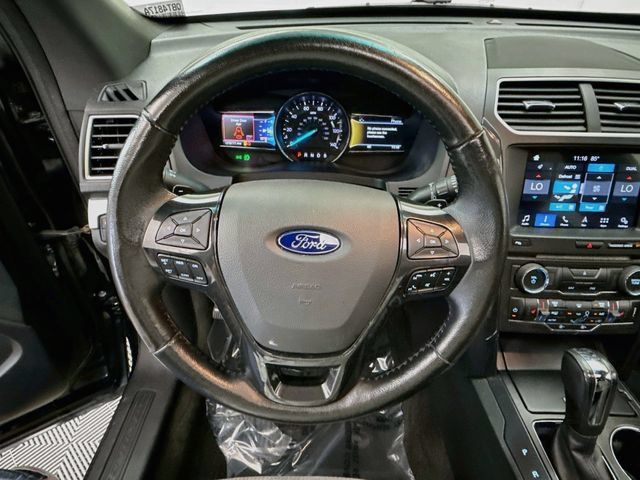 Used 2017 Ford Explorer XLT w/ Equipment Group 202A AWD/4WD image 11