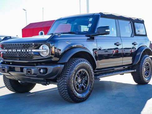 Used 2023 Ford Bronco Wildtrak image 3