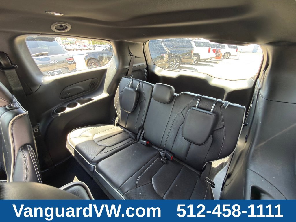 Used 2026 Chrysler Pacifica Limited FWD image 30