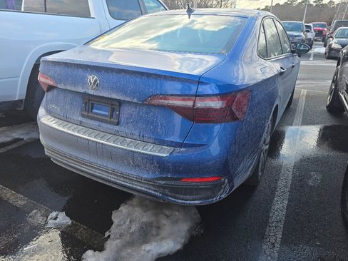 Used 2024 Volkswagen Jetta Sport image 4