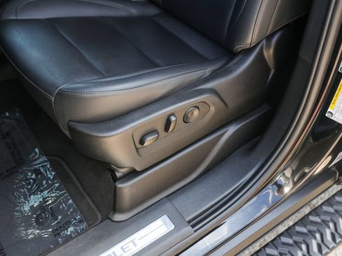 Used 2025 Chevrolet Tahoe Z71 AWD/4WD image 11