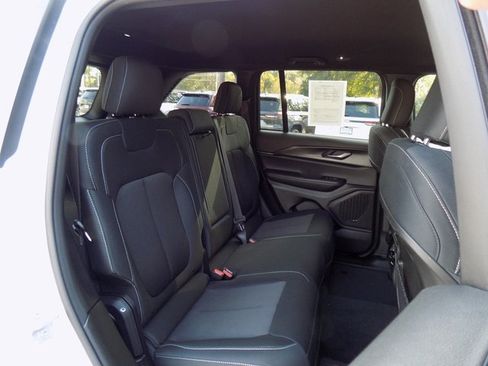 Certified 2024 Jeep Grand Cherokee Laredo w/ MOPAR Finishing Package image 27