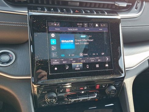 Used 2023 Jeep Grand Cherokee L Laredo image 18