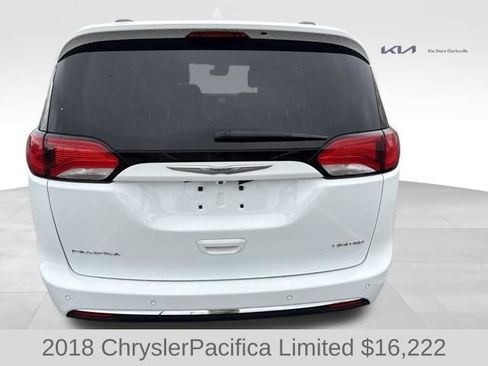 Used 2018 Chrysler Pacifica Limited w/ Tire & Wheel Group FWD image 7