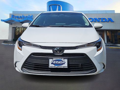 Used 2024 Toyota Corolla LE FWD image 2
