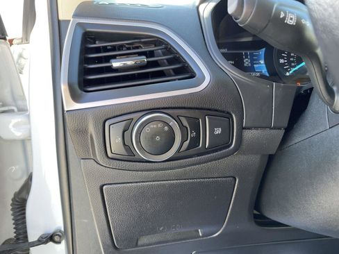 Used 2024 Ford Edge SE image 17