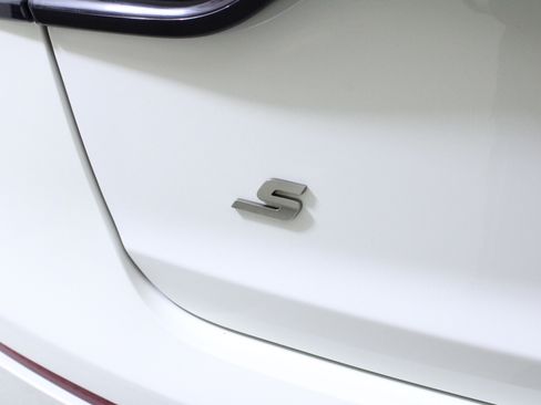 Used 2021 Maserati Quattroporte S image 9